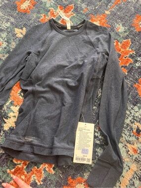 lululemon athletica women’s long sleeve - navy